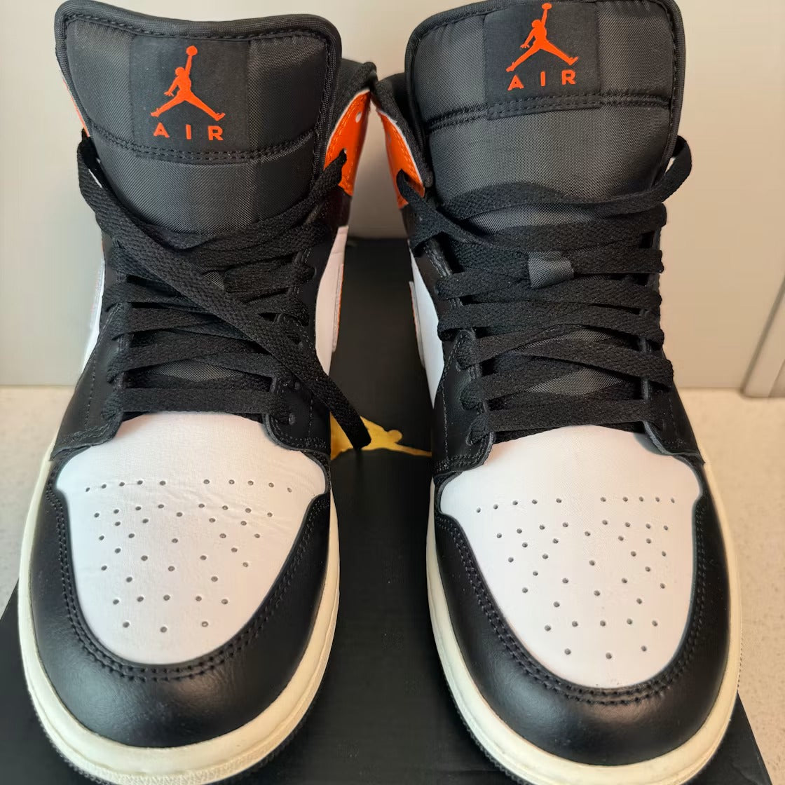 Air Jordan 1 Mid Black Toe Starfish product image 5, provided for visual reference and product detail review