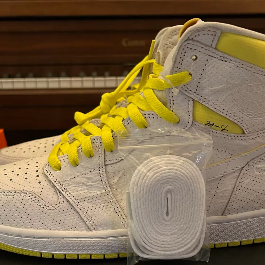 Air Jordan 1 Retro High First Class Flight product image 4, provided for visual reference and product detail review