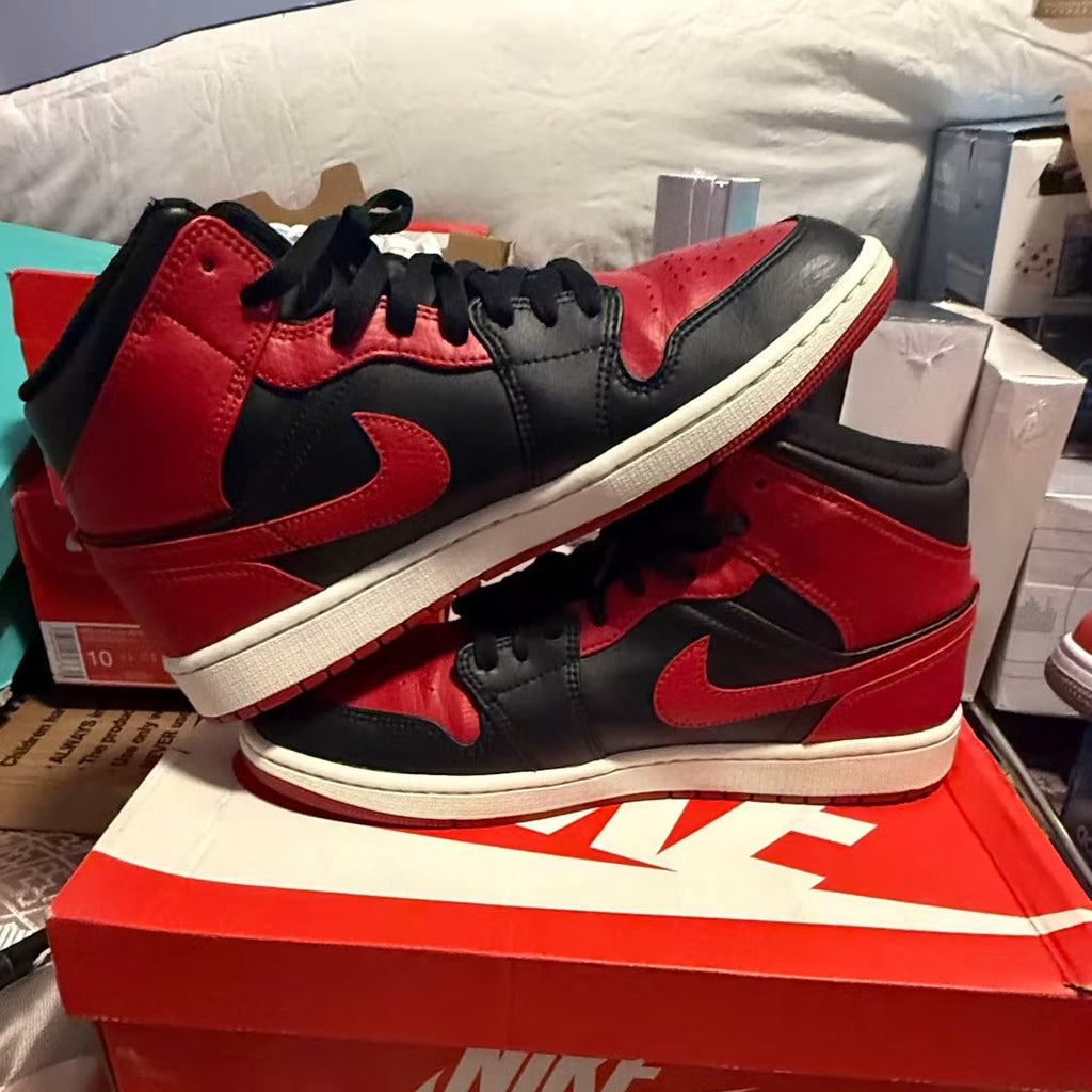 Air Jordan 1 Mid Banned (2020) product image 3, provided for visual reference and product detail review