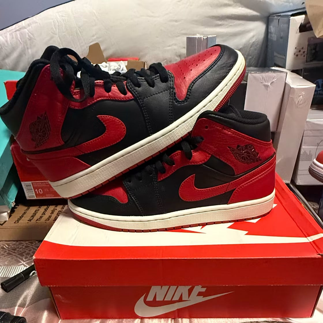 Air Jordan 1 Mid Banned (2020) product image 4, provided for visual reference and product detail review