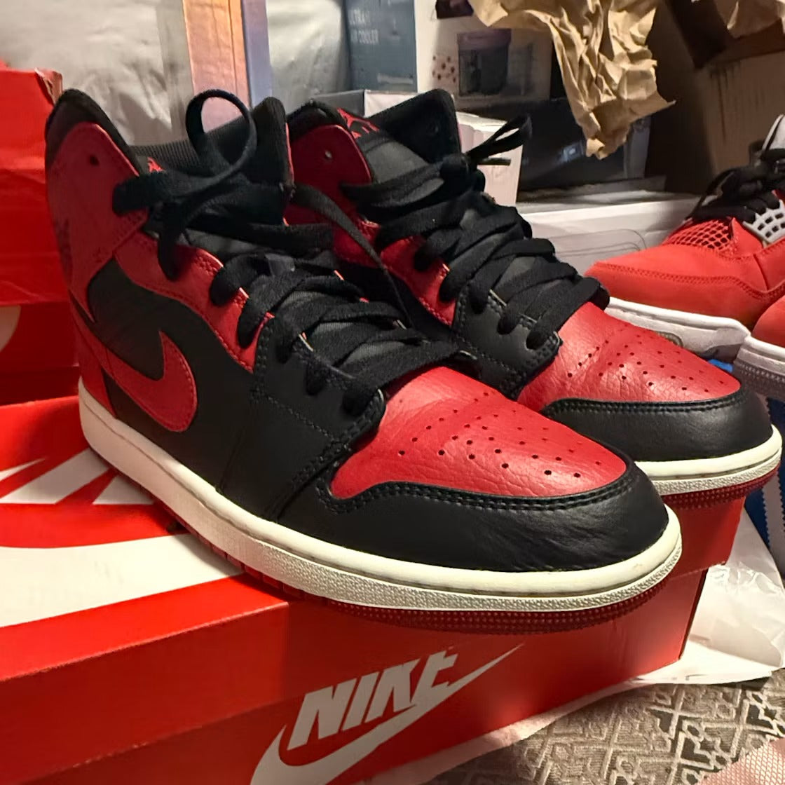 Air Jordan 1 Mid Banned (2020) product image 5, provided for visual reference and product detail review