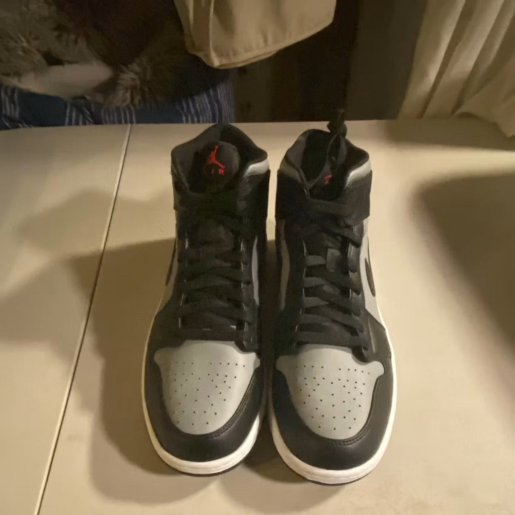 Air Jordan 1 Mid Shadow Red product image 4, provided for visual reference and product detail review