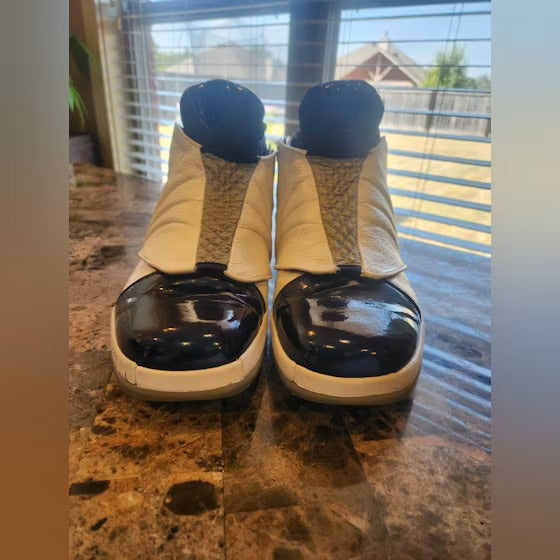 Air Jordan 16 Retro Midnight Navy (2016) product image 3, provided for visual reference and product detail review
