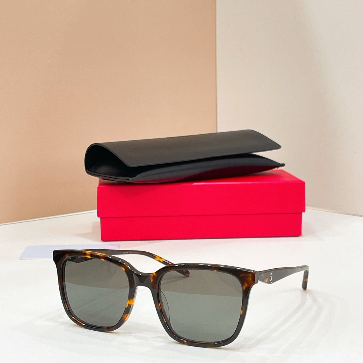 Saint Laurent SL M231 Sunglasses product image 7, provided for visual reference and product detail review