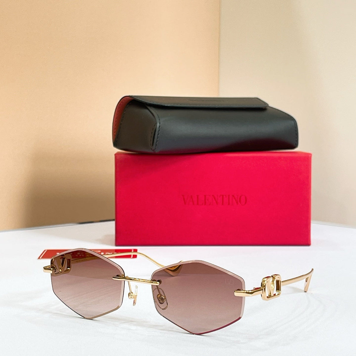 Valentino VLS-187 Sunglasses product image 4, provided for visual reference and product detail review