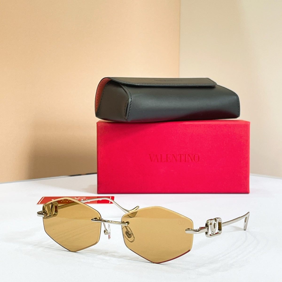 Valentino VLS-187 Sunglasses product image 5, provided for visual reference and product detail review