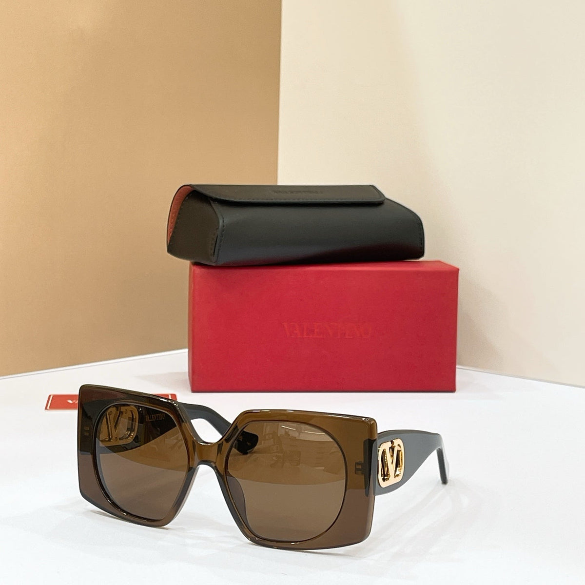 Valentino VG0002S Sunglasses product image 4, provided for visual reference and product detail review