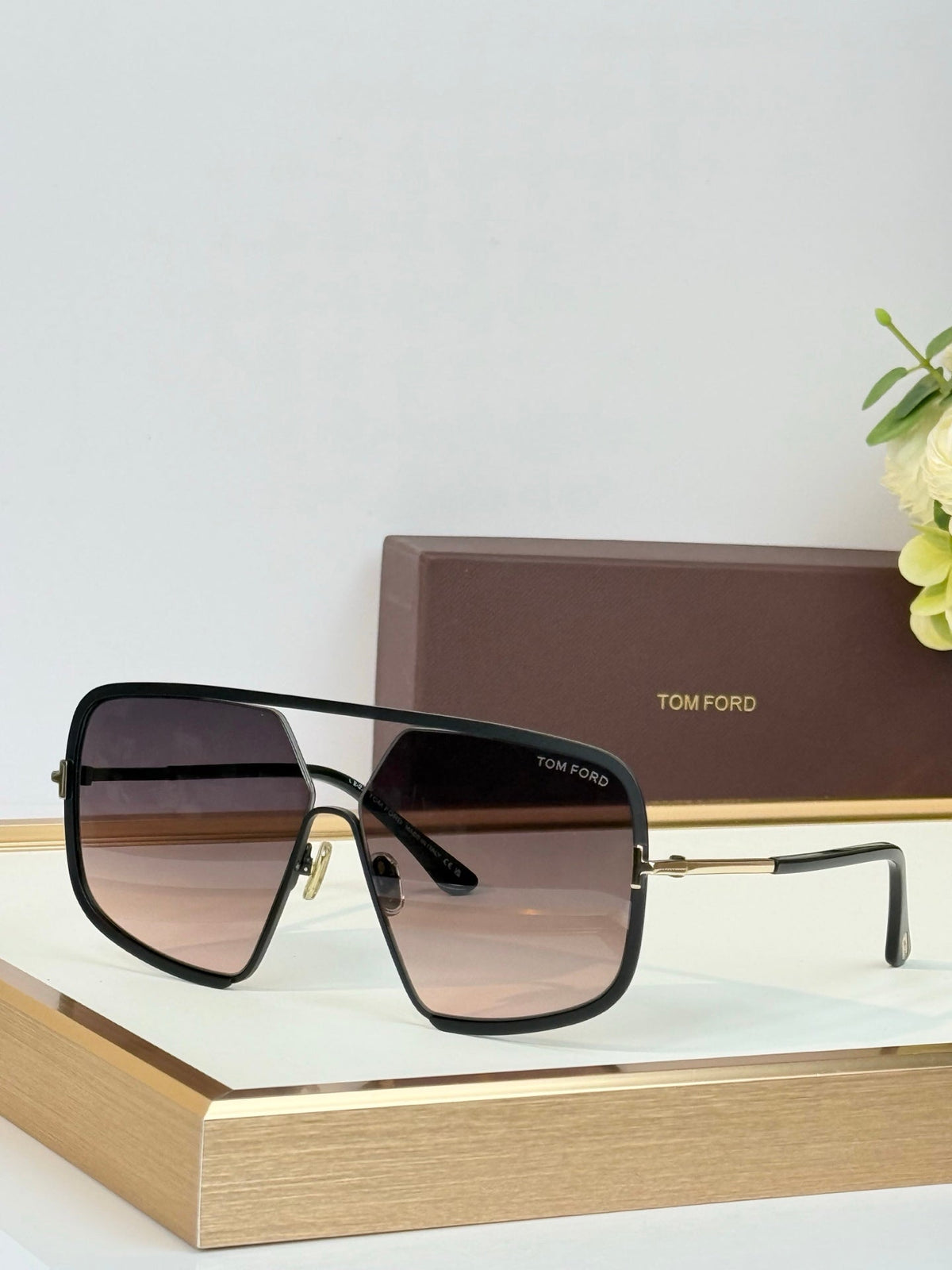 Tom Ford Warren-02 (TF867) Sunglasses product image 4, provided for visual reference and product detail review