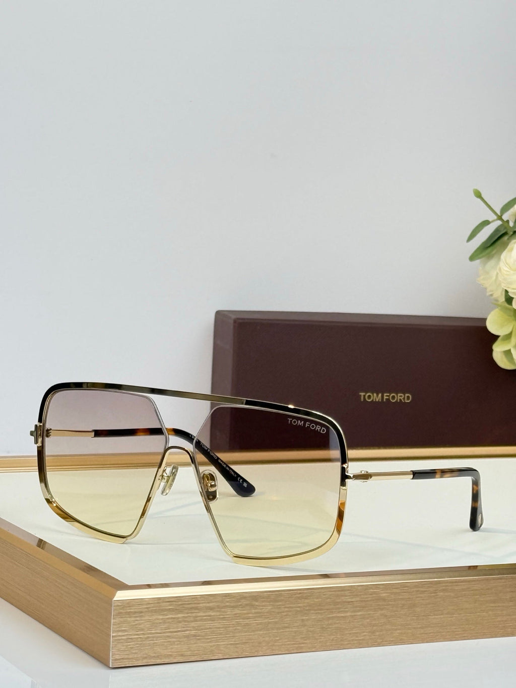 Tom Ford Warren-02 (TF867) Sunglasses product image 6, provided for visual reference and product detail review
