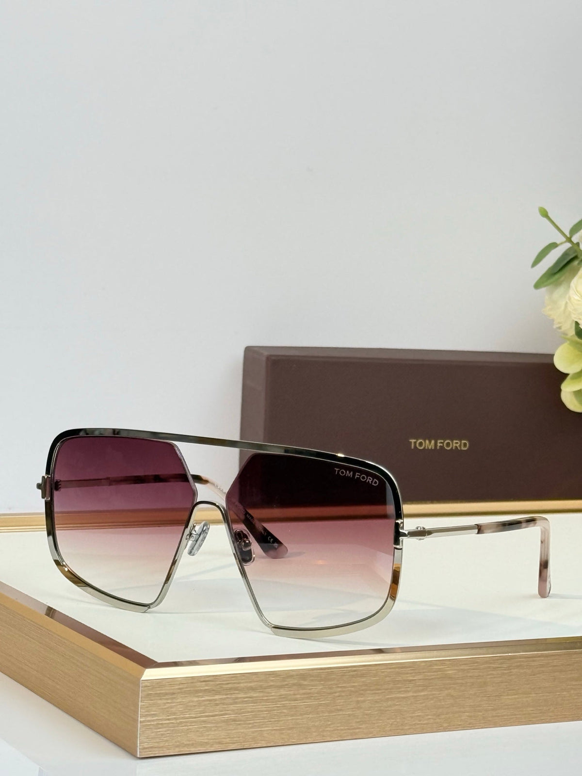 Tom Ford Warren-02 (TF867) Sunglasses product image 8, provided for visual reference and product detail review