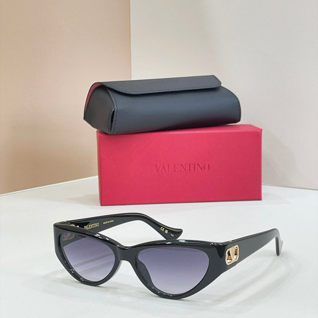 Valentino VG0014S Sunglasses product image 3, provided for visual reference and product detail review