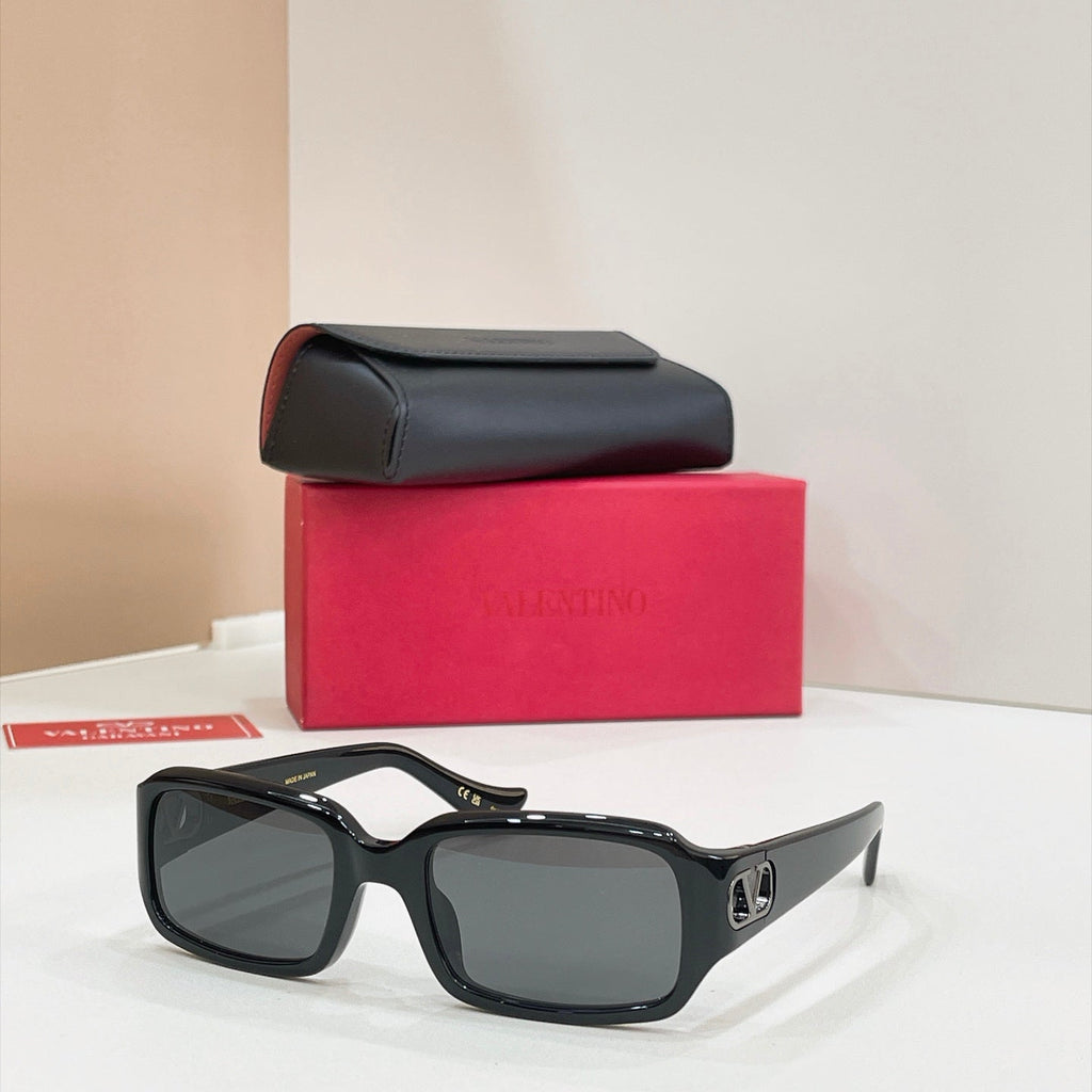 Valentino VG0016S Sunglasses product image 4, provided for visual reference and product detail review