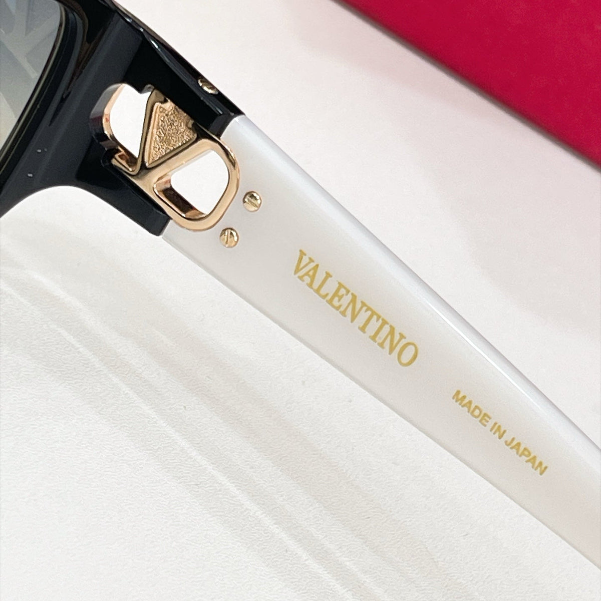 Valentino VG0016S Sunglasses product image 9, provided for visual reference and product detail review